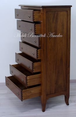 Cassettiera settimanale in legno massello di noce stile veneto con incastri a coda di rondine nei cassetti